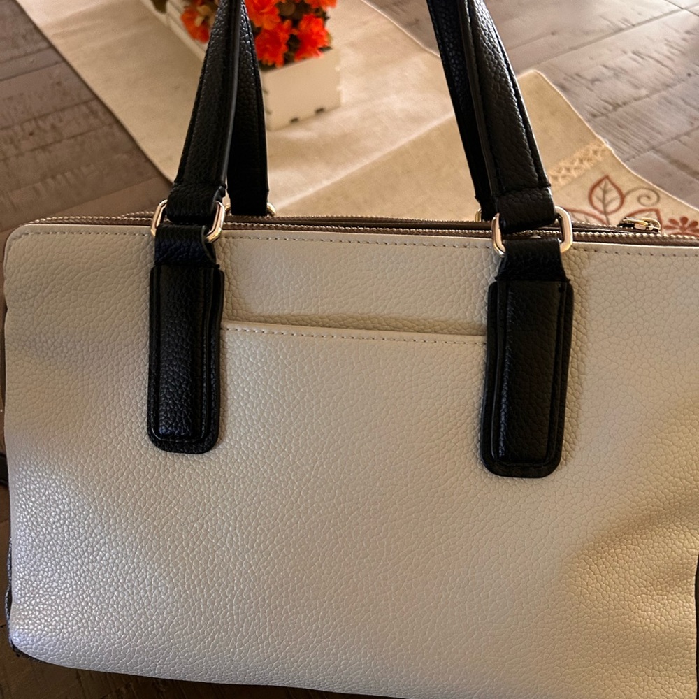 Handbag - Picture 2 of 3